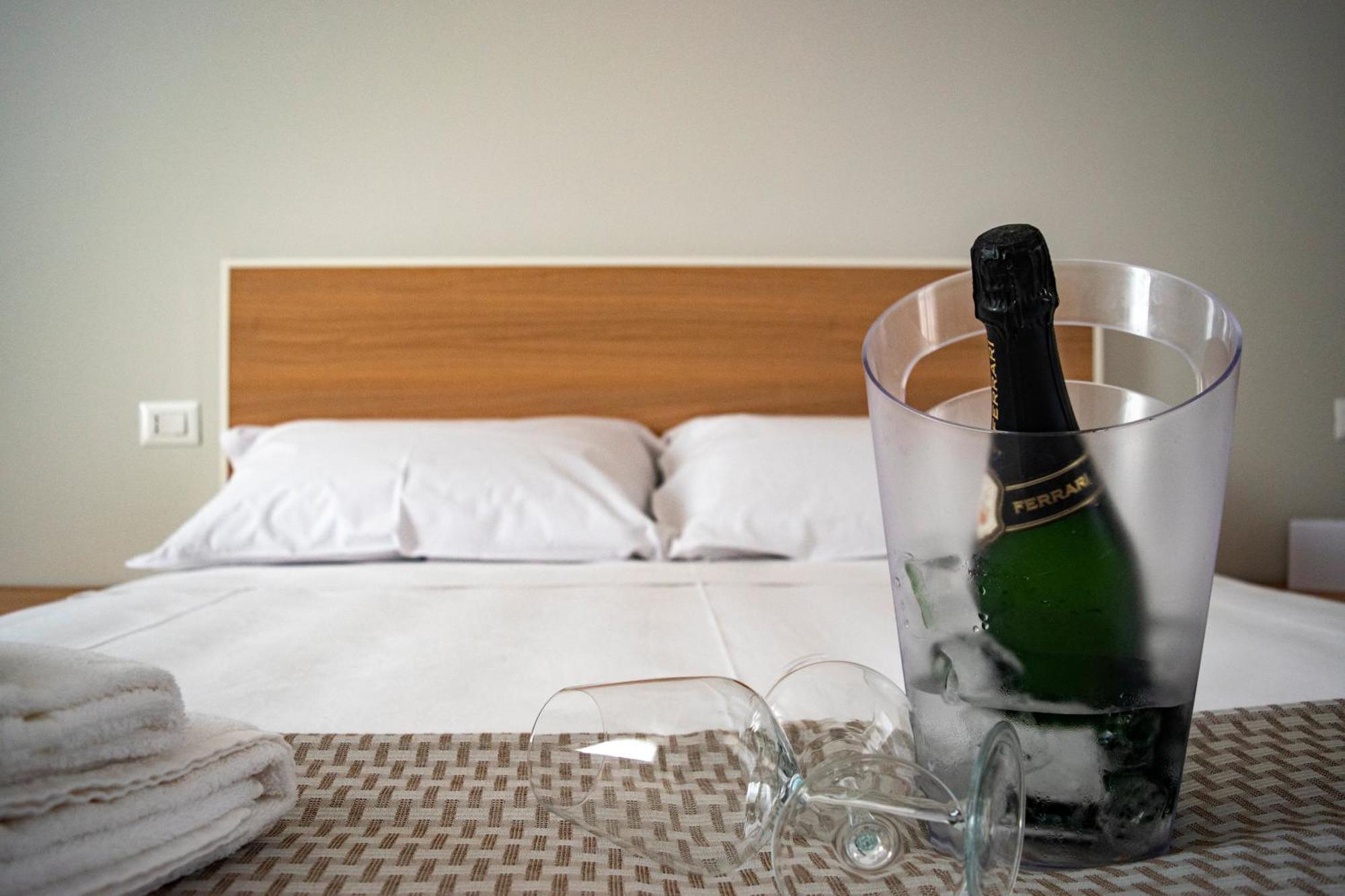 Ferrari Rooms & Apartments Porto Cesareo Esterno foto